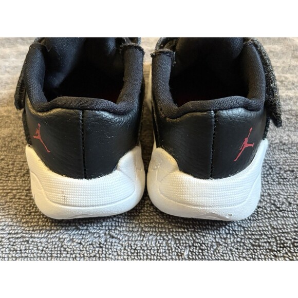 Nike Air Jordan 11 CMFT Sneaker Kids Size 8C Black Red Low CZ0906-005 - Picture 5 of 7